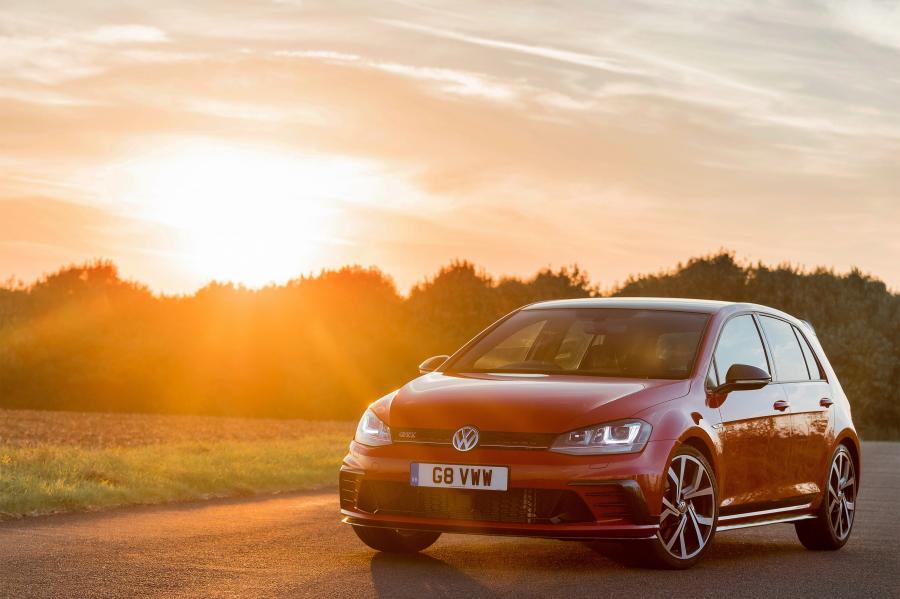  Volkswagen Golf GTI Clubsport Edition 40 2016 года  (UK) (фото 19 из 30)